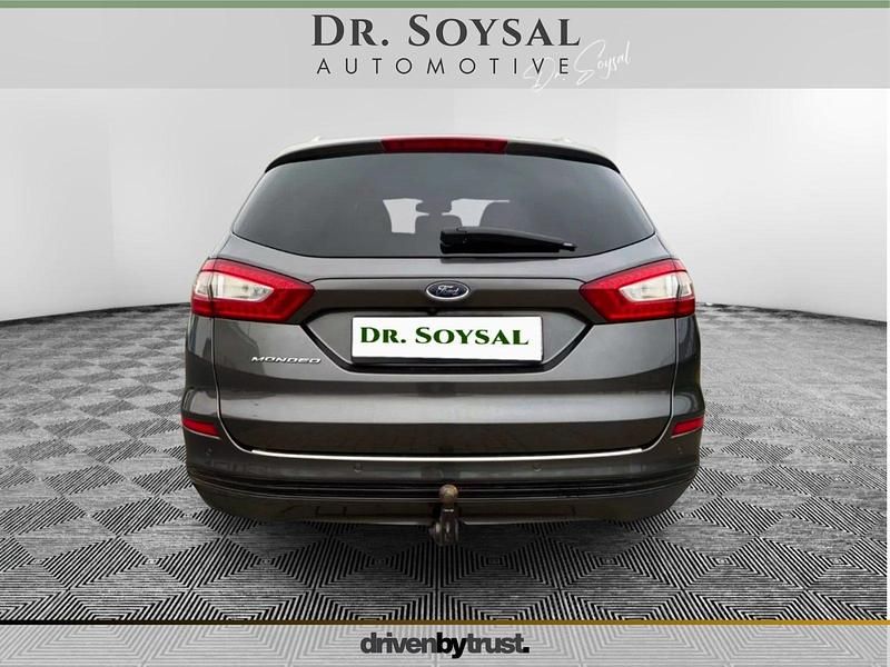 Gebraucht Ford Mondeo Titanium 160 PS (117 kW) 2017 Grau Kombi