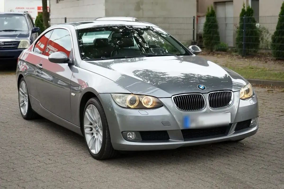 Gebraucht BMW 325 218 PS (160 kW) 2008 Silber Coupé