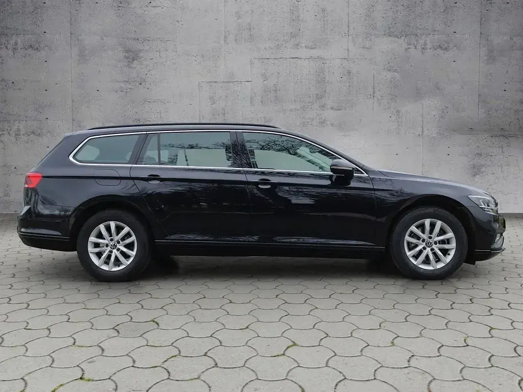 Gebraucht VW Passat Business 150 PS (110 kW) 2023 Deep black perleffekt Kombi