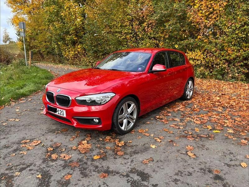 Rot Gebraucht 2017 BMW 120 Advantage Kleinwagen | 12.490 € (Guter Preis) - Bild 1/4