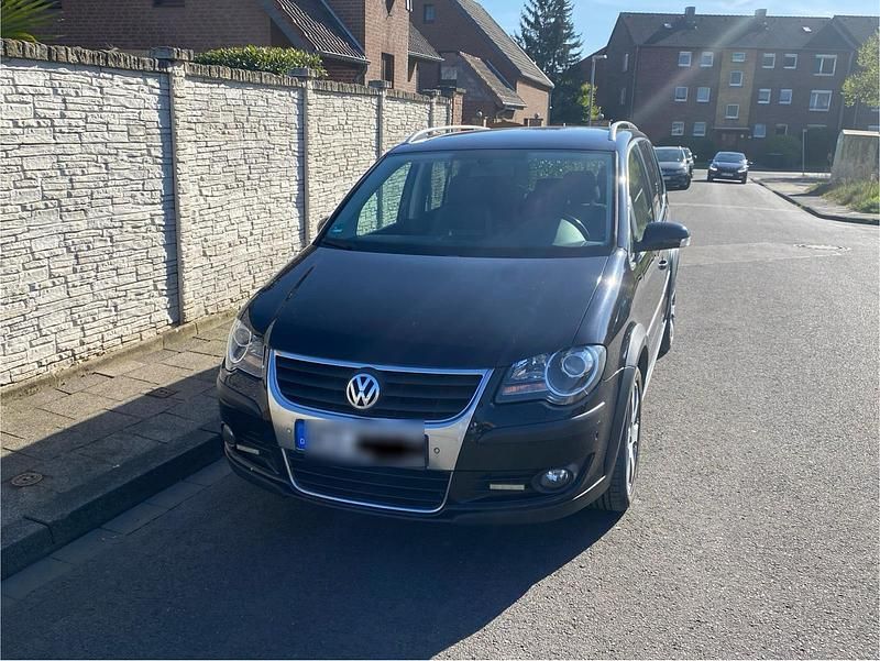 Schwarz Gebraucht 2009 VW Touran Cross Van / Kleinbus | 5.200 € (Fairer Preis) - Bild 1/4