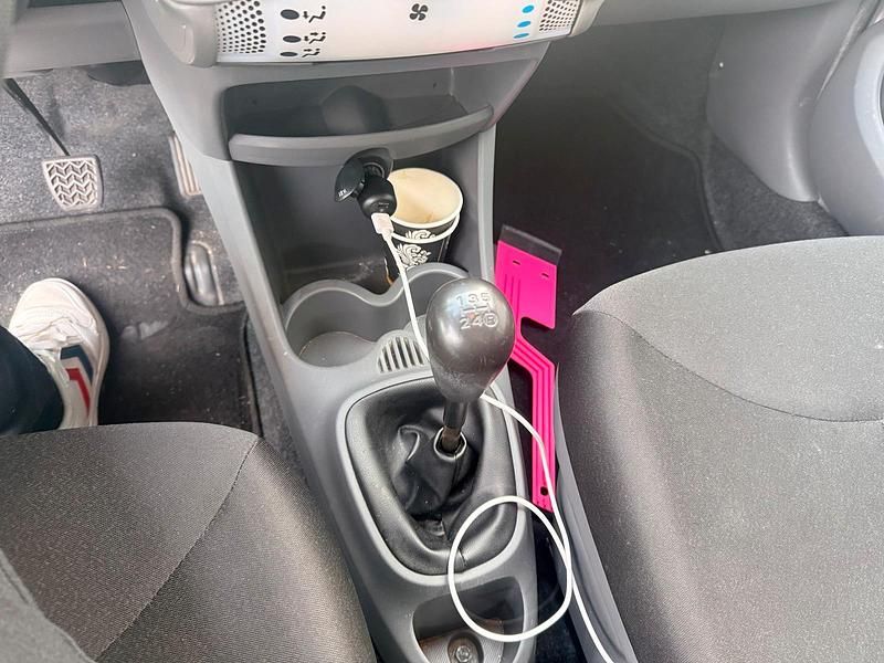 Gebraucht Toyota Aygo 68 PS (50 kW) 2011 Silber Kleinwagen