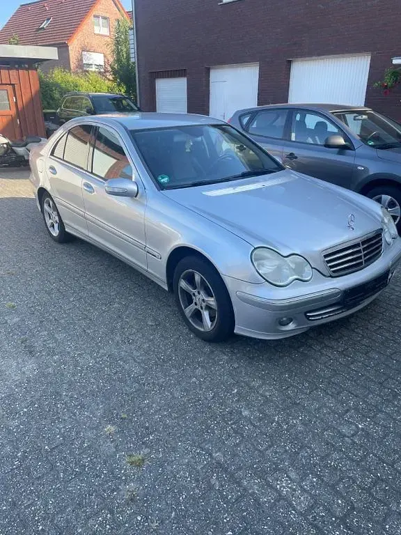Gebraucht Mercedes C220 Classic 150 PS (110 kW) 2006 Silber Limousine