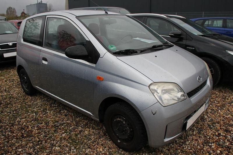 Silber Gebraucht 2003 Daihatsu Cuore Kleinwagen | 790 € (Guter Preis) - Bild 1/4