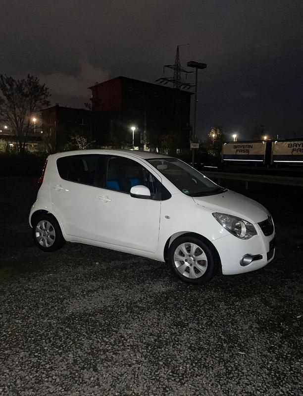 Weiß Gebraucht 2009 Opel Agila Limousine | 2.199 € (Fairer Preis) - Bild 1/4