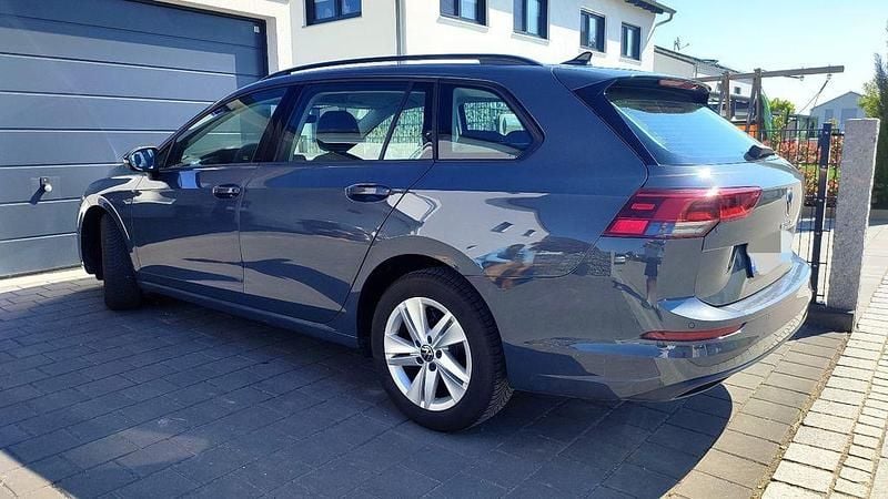 Gebraucht VW Golf VIII Life 110 PS (80 kW) 2022 Grau Kombi