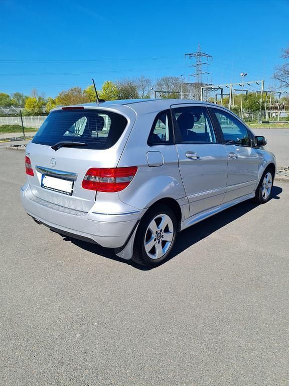 Gebraucht Mercedes B170 116 PS (85 kW) 2009 Silber Van / Kleinbus