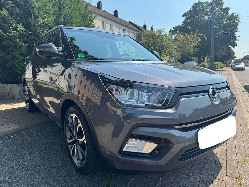 Grau Gebraucht 2019 Ssangyong Tivoli SUV | 9.999 € (Fairer Preis) - Bild 1/4