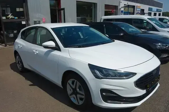 Gebraucht Ford Focus Cool & Connect 101 PS (74 kW) 2022 Weiß Limousine