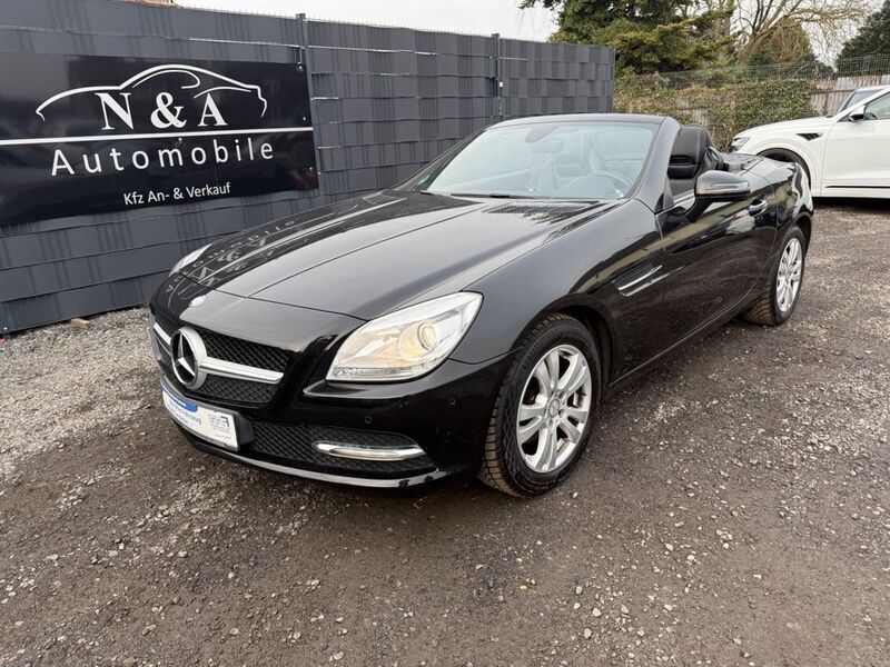 Schwarz Gebraucht 2012 Mercedes SLK200 Cabrio | 12.900 € (Fairer Preis) - Bild 1/4