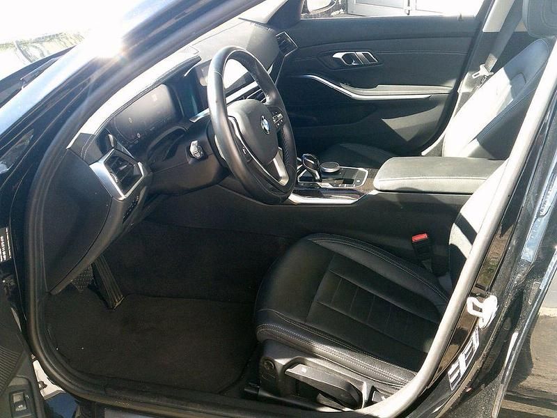 Gebraucht BMW 320 Luxury Line 190 PS (139 kW) 2020 Schwarz Limousine