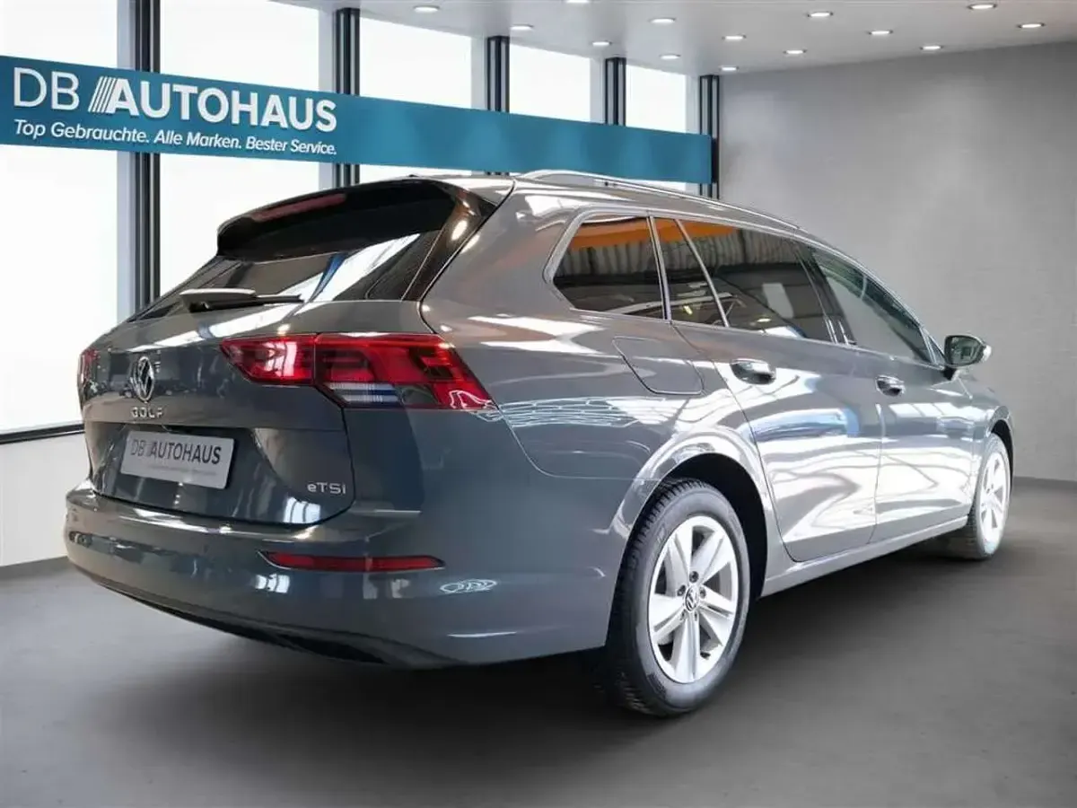 Gebraucht VW Golf VIII Life 110 PS (80 kW) 2024 Grau Kombi