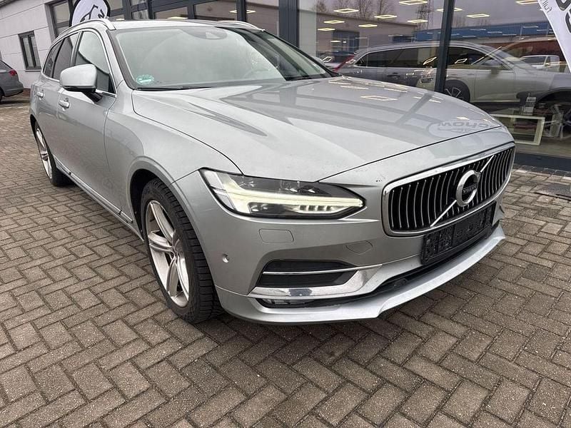 Gebraucht Volvo V90 Inscription 235 PS (172 kW) 2016 Electric silver / metallic Kombi