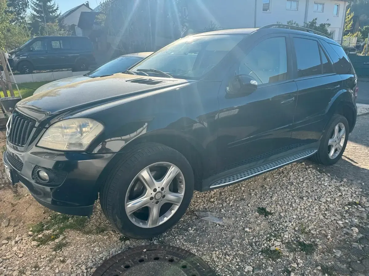 Używany Mercedes ML280 190 KM (139 kW) 2008 Czarny SUV