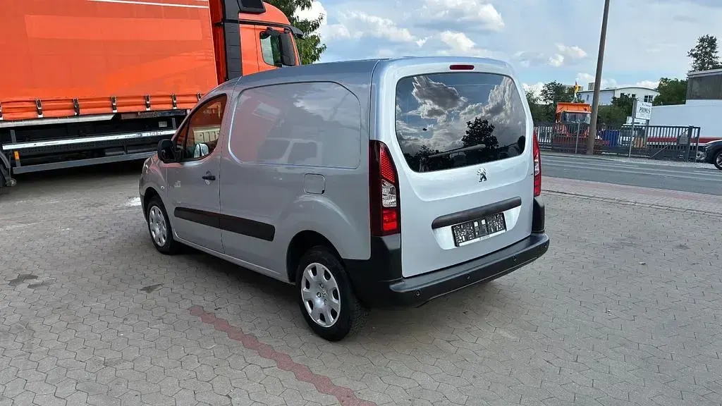 Gebraucht Peugeot Partner 90 PS (66 kW) 2015 Silber Van / Kleinbus