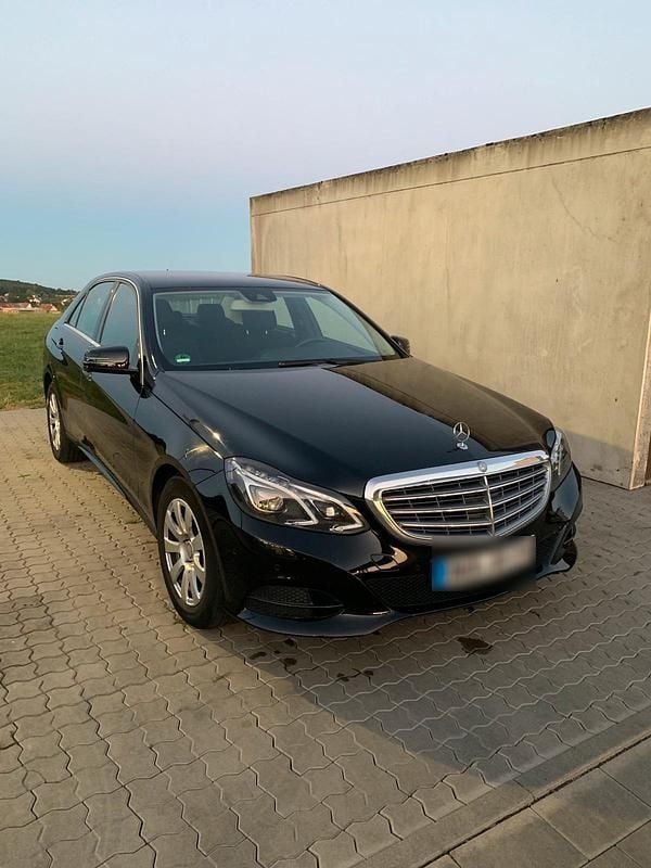 Gebraucht Mercedes E220 170 PS (125 kW) 2013 Schwarz Limousine