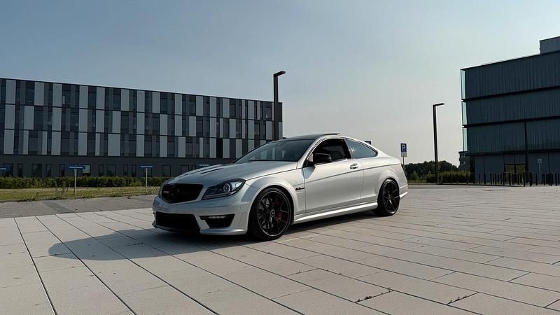 Silber Gebraucht 2013 Mercedes C63 AMG AMG Coupé | 59.900 € - Bild 1/4