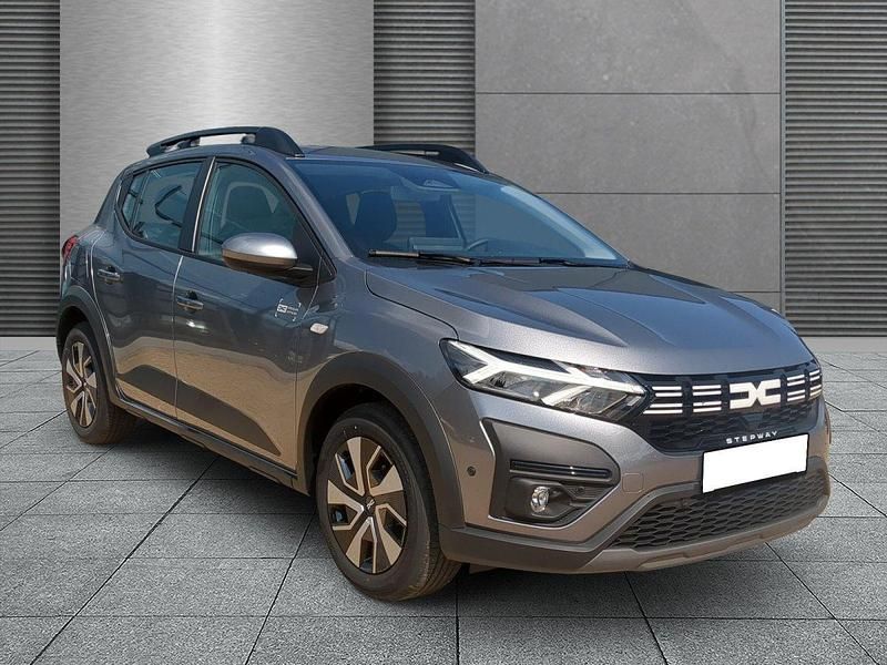 Dolomitgrau Neu 2025 Dacia Sandero Expression Kleinwagen | 19.279 € (Fairer Preis) - Bild 1/4