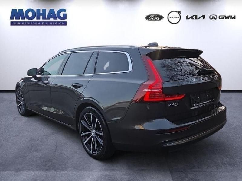 Gebraucht Volvo V60 Core 350 PS (257 kW) 2022 Grau Kombi