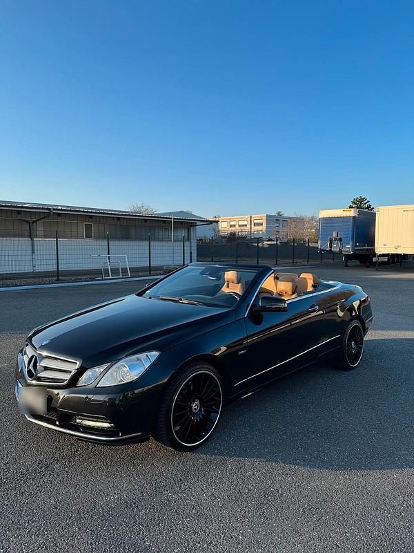 Gebraucht Mercedes E350 265 PS (194 kW) 2012 Schwarz Cabrio