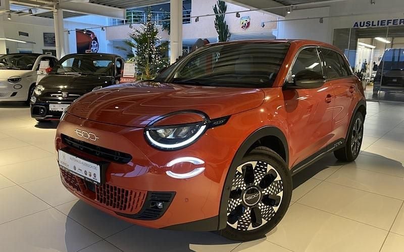 Orange Neu 2024 Fiat 600E La Prima SUV | 38.490 € (Fairer Preis) - Bild 1/4