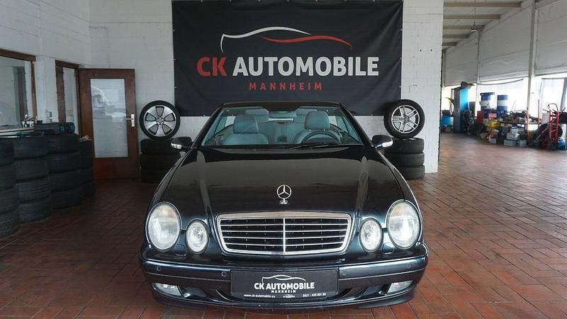 Blau Gebraucht 2000 Mercedes CLK320 Avantgarde Cabrio | 8.990 € (Etwas zu teuer) - Bild 1/4