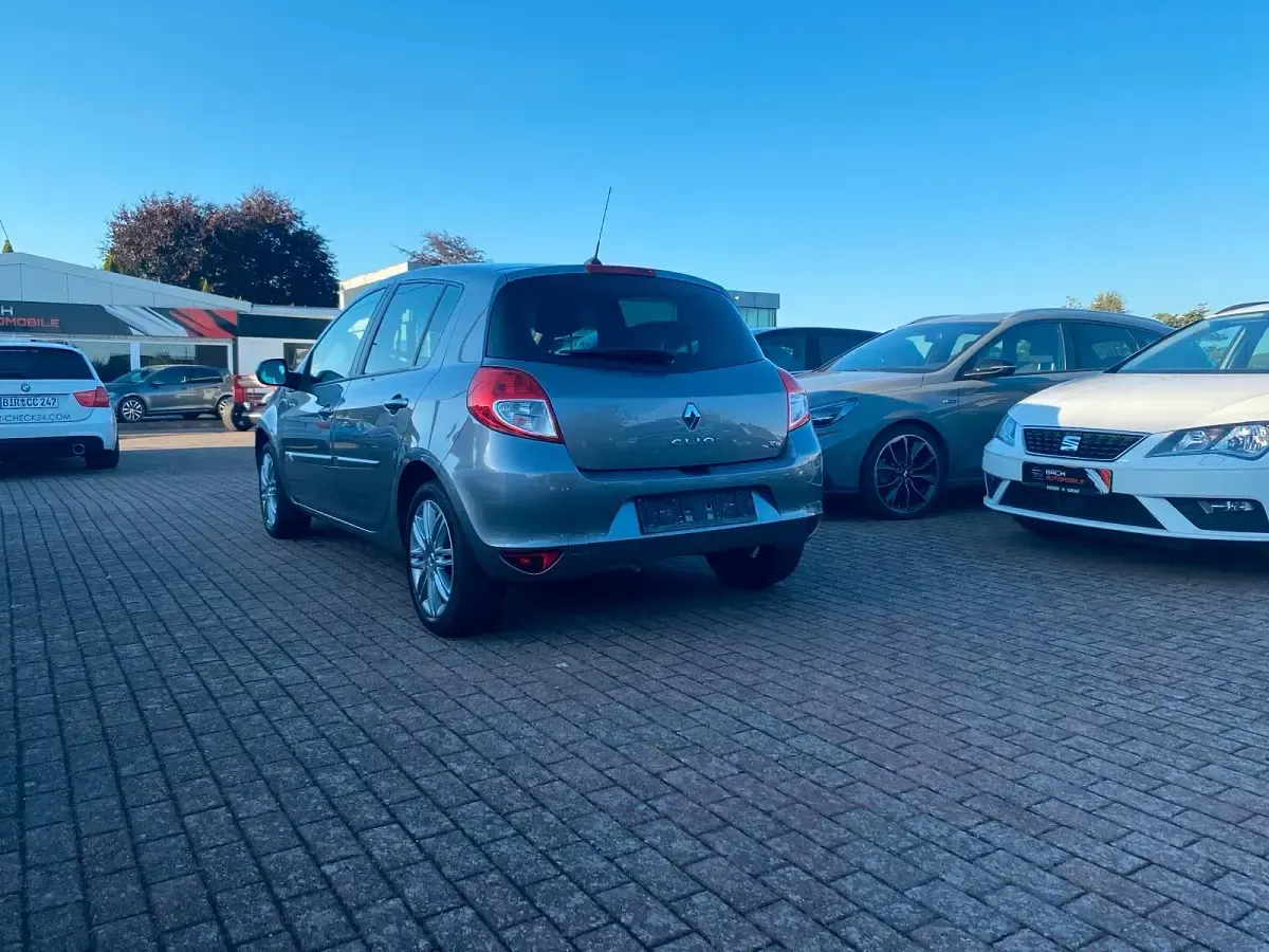 Gebraucht Renault Clio 75 PS (55 kW) 2012 Grau Kleinwagen