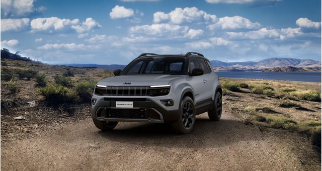 Grau (storm grey mit dach in volcano black) Neu 2024 Jeep Avenger Overland SUV | 37.490 € (Fairer Preis) - Bild 1/4