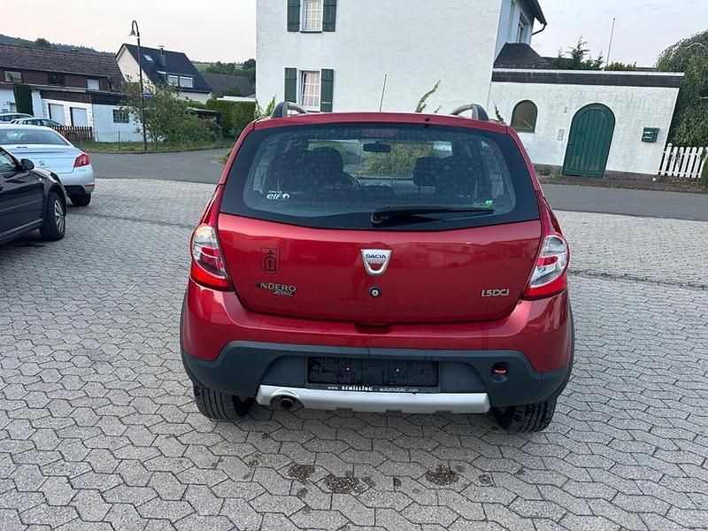 Gebraucht Dacia Sandero Stepway 68 PS (50 kW) 2010 Rot SUV