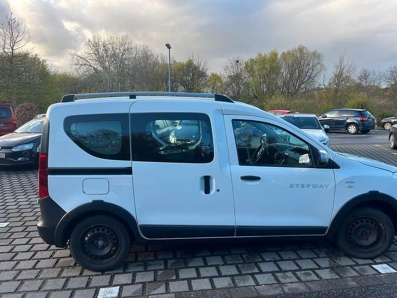 Gebraucht Dacia Dokker Stepway 116 PS (85 kW) 2018 Weiß Van / Kleinbus