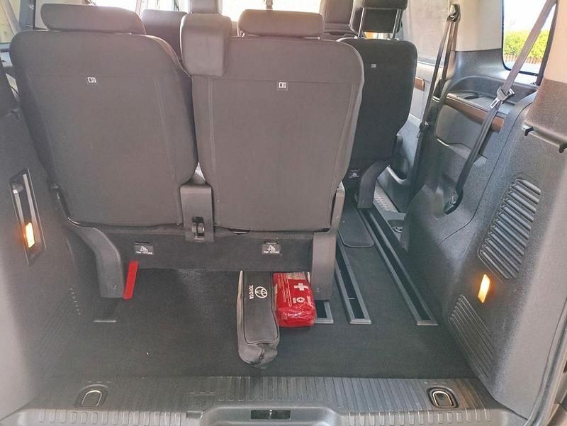 Gebraucht Toyota Proace 177 PS (130 kW) 2018 Braun Van / Kleinbus