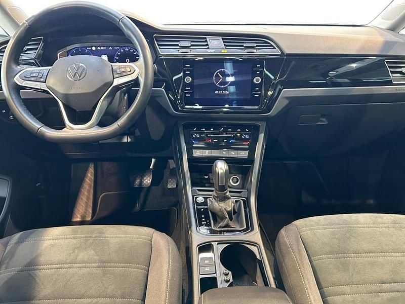 Gebraucht VW Touran Highline 150 PS (110 kW) 2025 Schwarz Van / Kleinbus