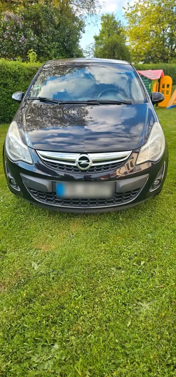 Usado Opel Corsa 101 HP (74 kW) 2011 Preto Citadino
