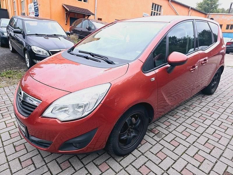 Rot Gebraucht 2011 Opel Meriva Design Edition Van / Kleinbus | 2.090 € (Guter Preis) - Bild 1/4