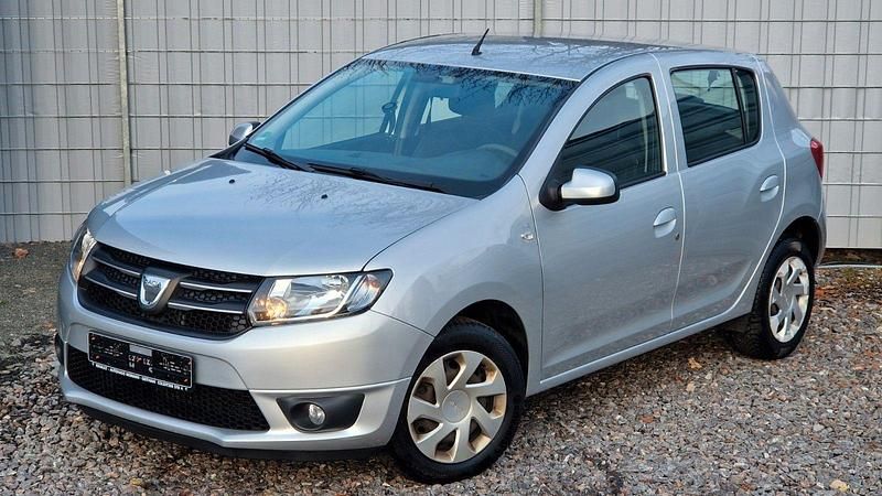 Gebraucht Dacia Sandero Lauréate 90 PS (66 kW) 2016 Silber Kleinwagen