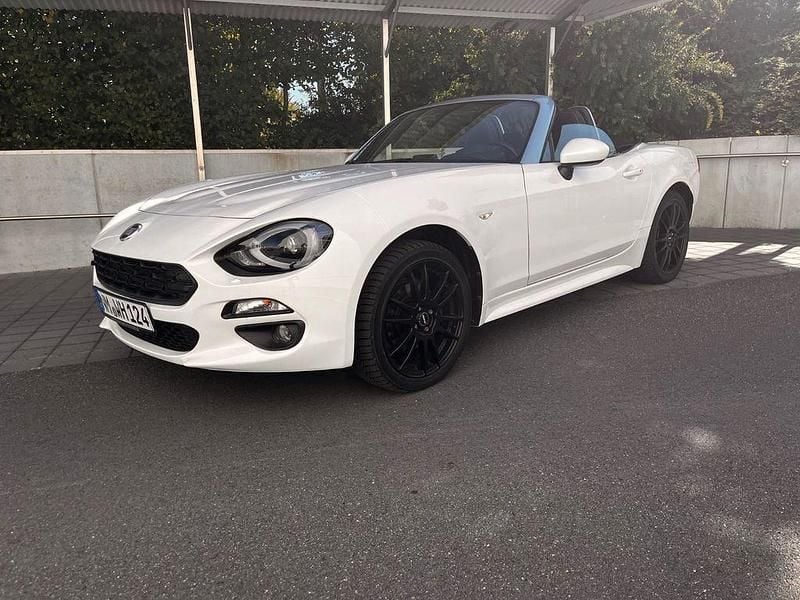 Weiß Gebraucht 2017 Fiat 124 Spider Lusso Cabrio | 16.938 € (Superpreis) - Bild 1/4