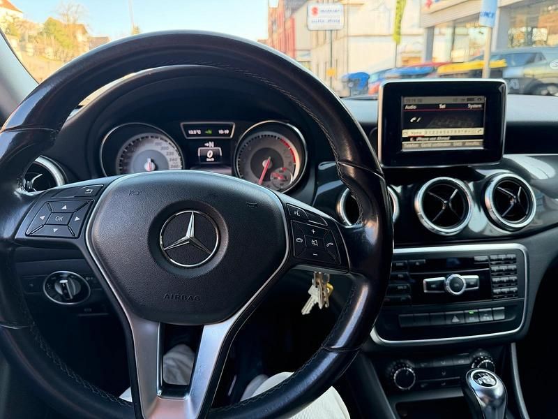 Gebraucht Mercedes CLA180 122 PS (89 kW) 2014 Schwarz Limousine