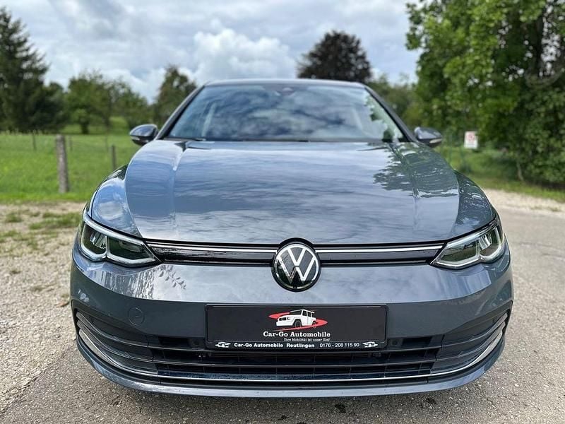 Grau Gebraucht 2023 VW Golf VIII Move Limousine | 23.999 € (Fairer Preis) - Bild 1/4
