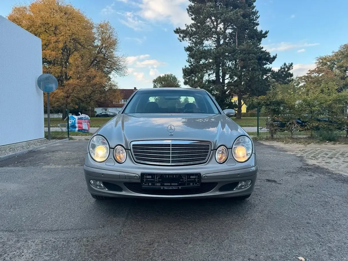 Gebraucht Mercedes E240 177 PS (130 kW) 2003 Gold Limousine