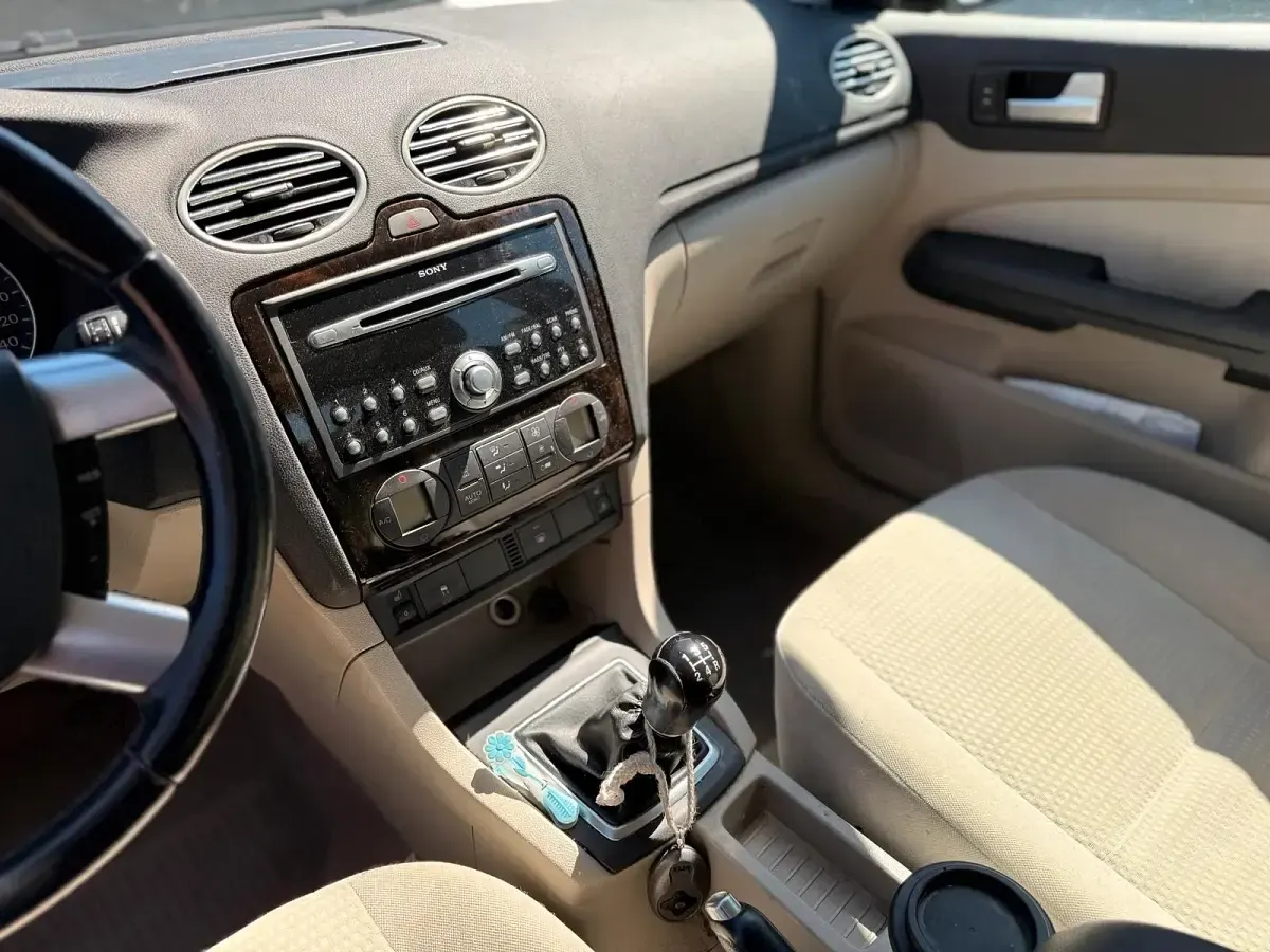 Gebraucht Ford Focus 100 PS (73 kW) 2006 Blau Limousine