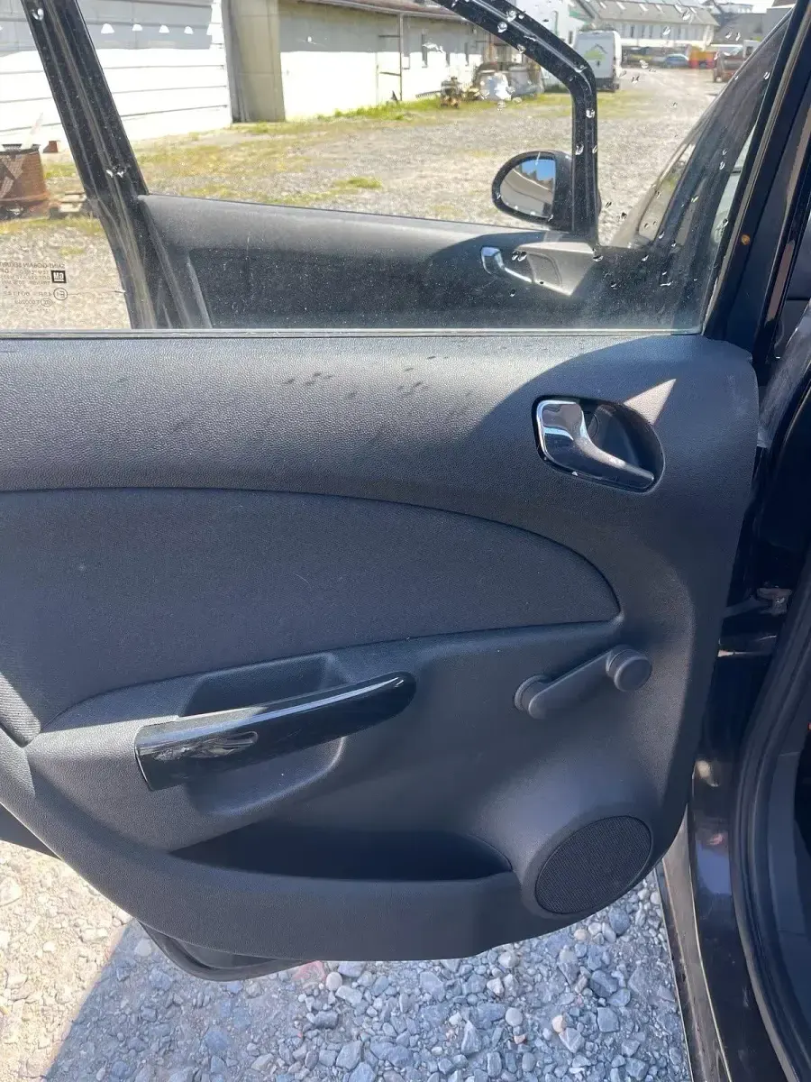 Usado Opel Corsa 90 HP (66 kW) 2007 Preto Citadino