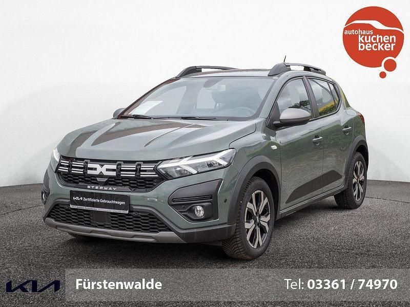Grün Gebraucht 2023 Dacia Sandero Expression Kleinwagen | 17.290 € (Etwas zu teuer) - Bild 1/2