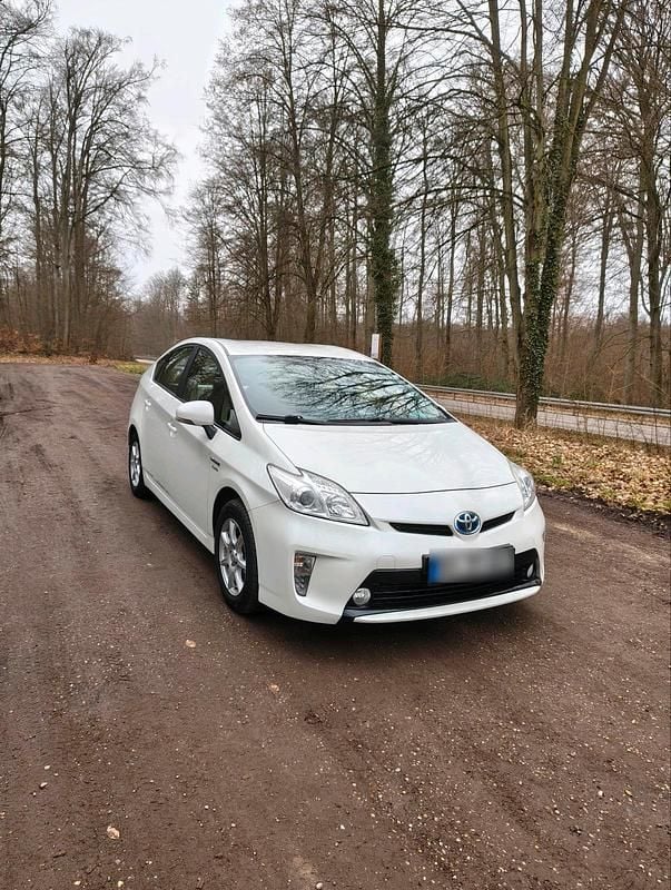 Gebraucht Toyota Prius 99 PS (72 kW) 2012 Weiß Limousine