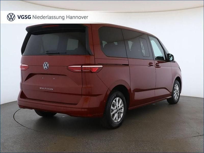 Second-hand VW Multivan 150 CP (110 kW) 2025 Roșu Monovolum