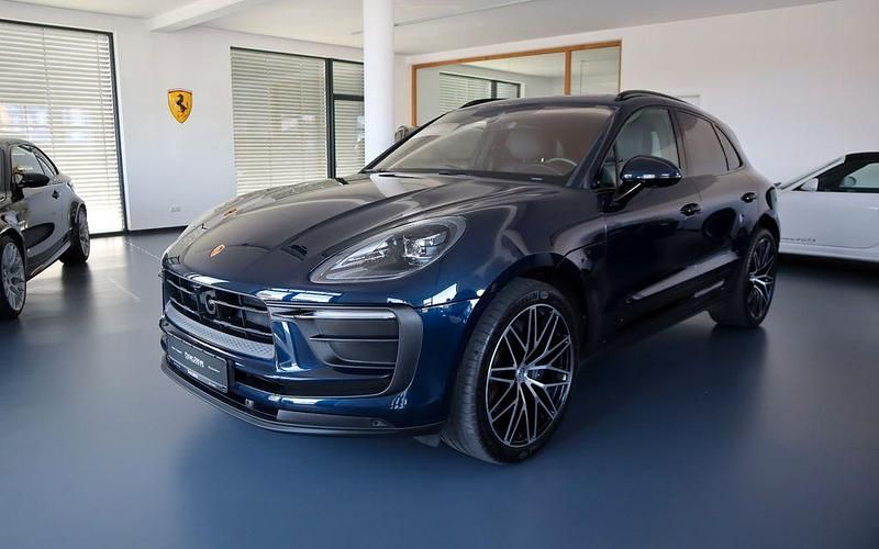 Nachtblau Gebraucht 2023 Porsche Macan Chrono SUV | 72.800 € (Fairer Preis) - Bild 1/4