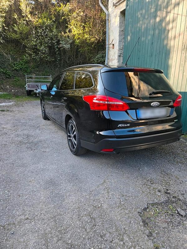 Gebraucht Ford Focus 125 PS (91 kW) 2016 Schwarz Kombi