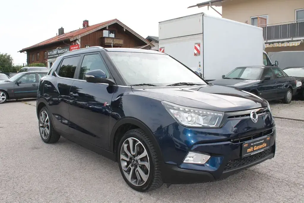 Gebraucht SsangYong Tivoli Crystal 128 PS (94 kW) 2016 Blau SUV