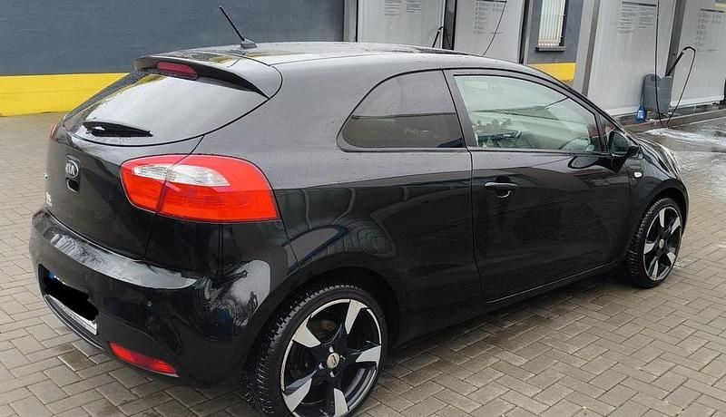 Gebraucht Kia Rio FIFA World Cup Edition 109 PS (80 kW) 2014 Schwarz Limousine