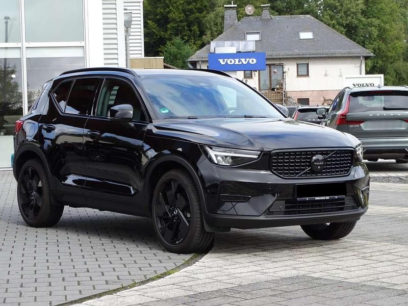 Gebraucht Volvo XC40 Plus 163 PS (119 kW) 2025 Onyx black / metallic SUV