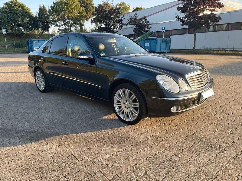 Gebraucht 2004 Mercedes E320 Elegance Limousine | 11.200 € - Bild 1/4